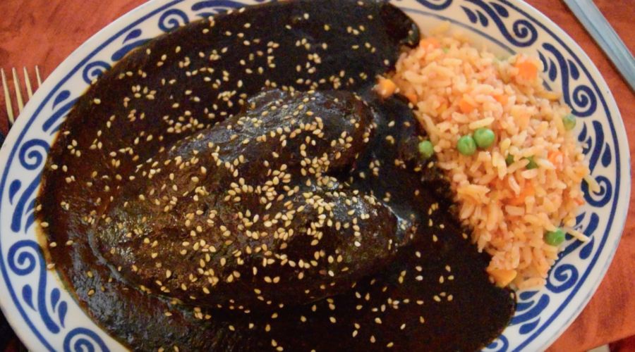 Mole negro, un básico de la cocina oaxaqueña